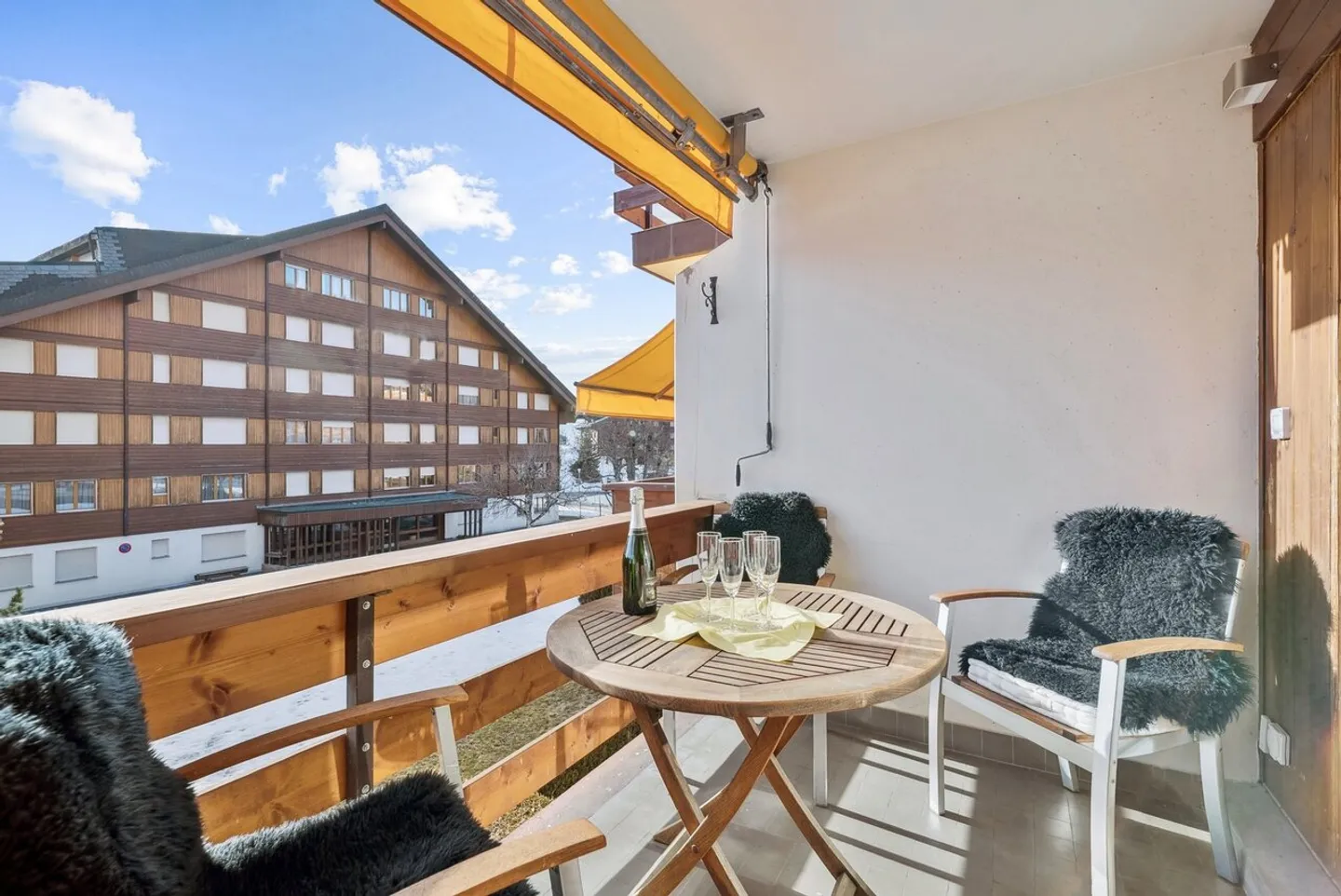 Appartement rénové avec balcon - Photo 5 sur 13