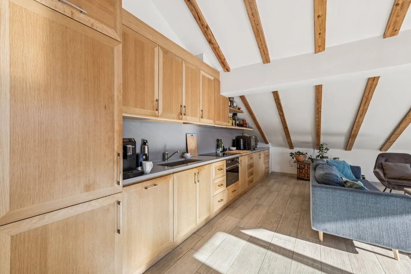 Splendido attico ristrutturato - Vista mozzafiato sulle Alpi - Foto 8 di 13