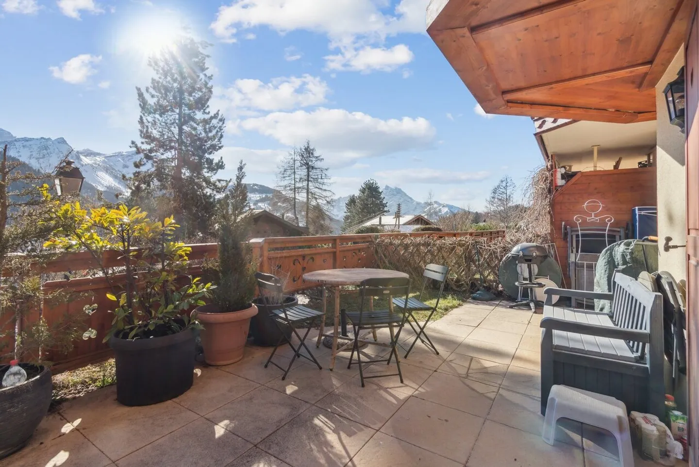 Bel appartement avec terrasse - Photo 2 sur 13