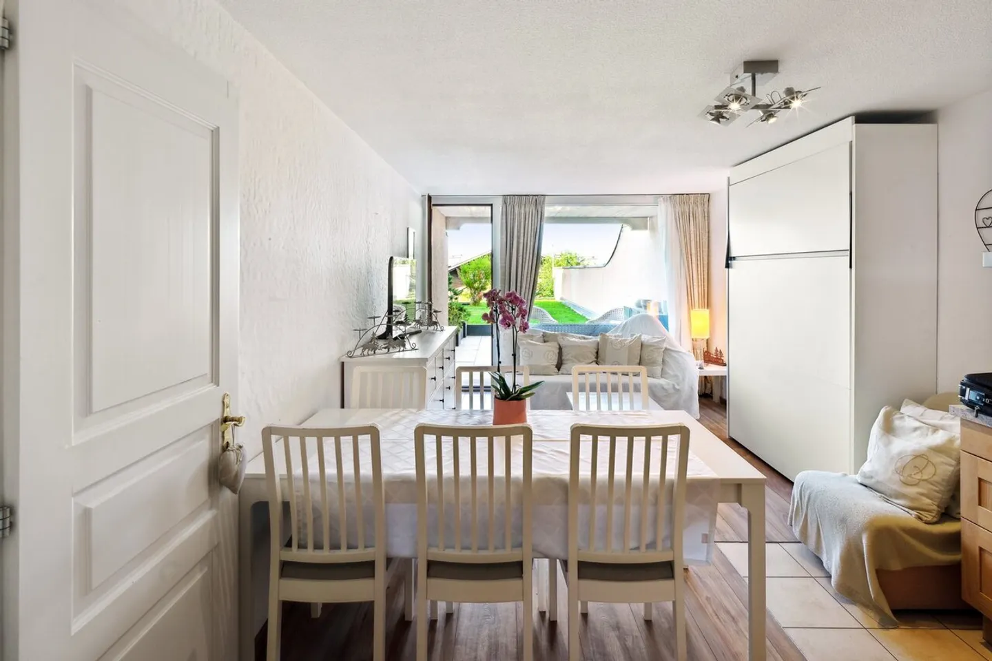 Splendide double appartement rénové avec piscine intérieure - Photo 2 sur 13
