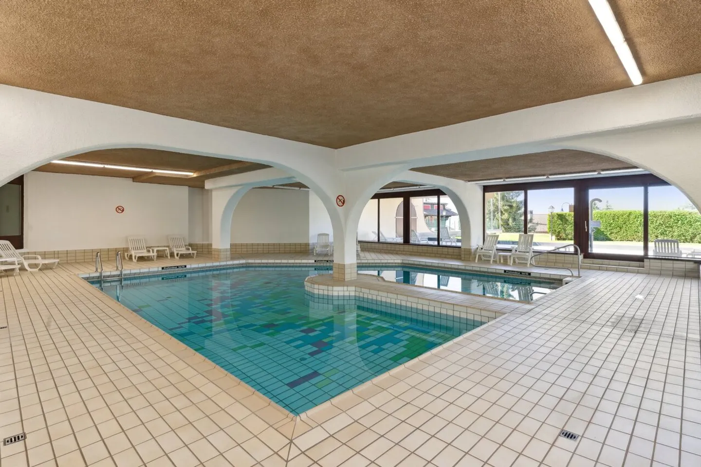 Splendide double appartement rénové avec piscine intérieure - Photo 4 sur 13