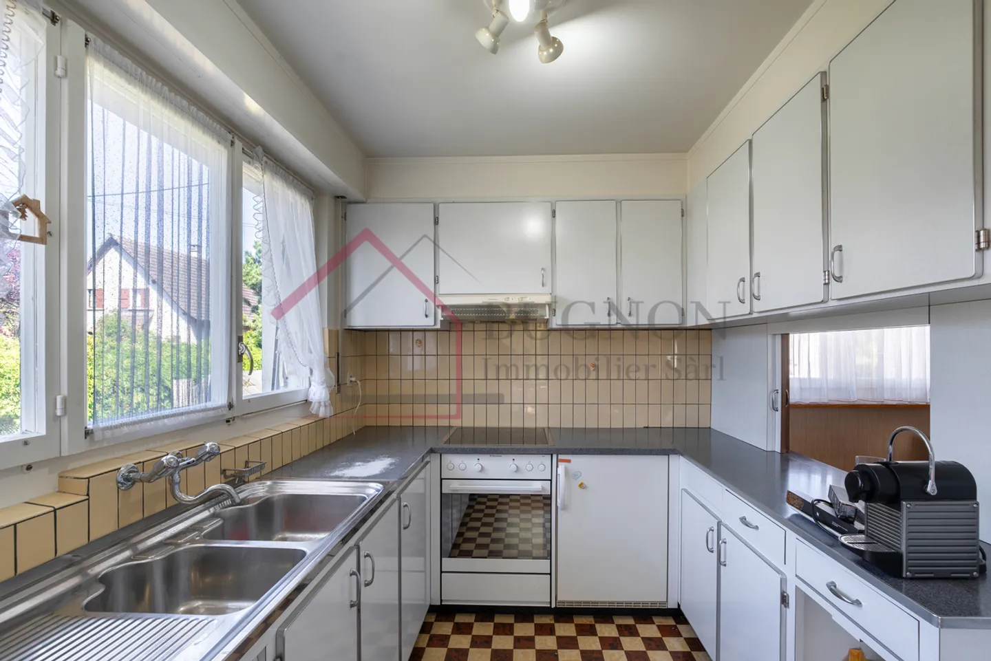 Detached house on a beautiful plot of 692 m² - Photo 3 of 13