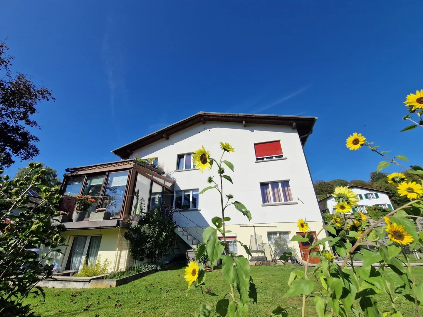 Perfekte Pflege für dieses schöne Mehrfamilienhaus - Foto 1 von 11