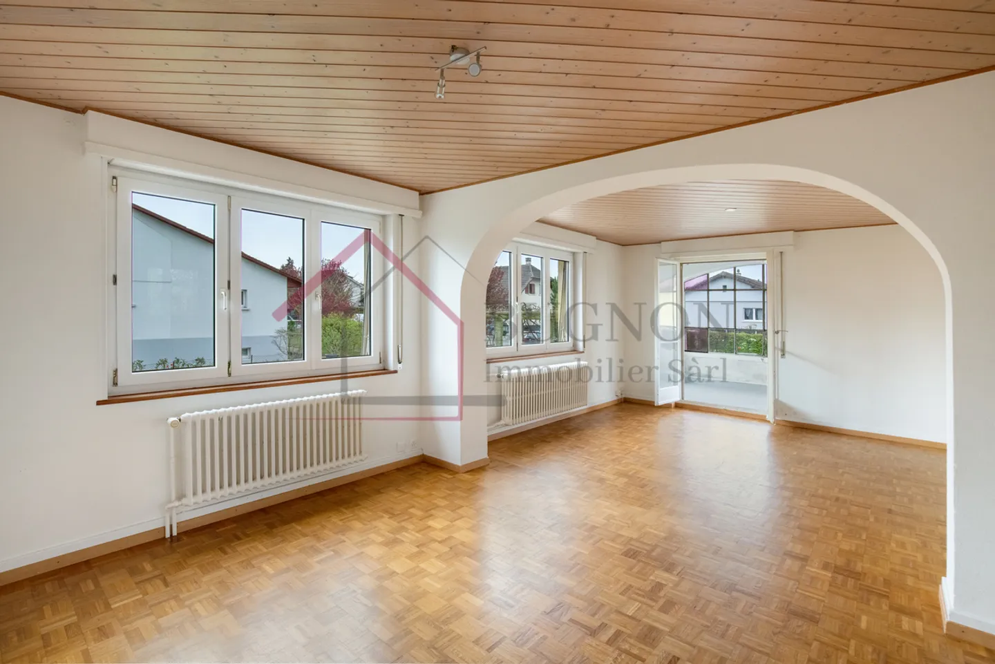 VILLA FAMILIALE AVEC JARDIN ET ENVIRONNEMENT CALME - Photo 2 sur 13