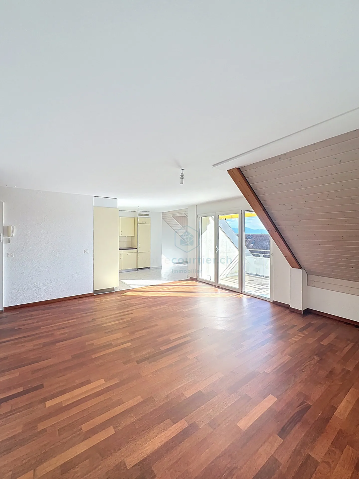 Grand duplex lumineux de 5.5 pièces au dernier étage - Photo 5 sur 13