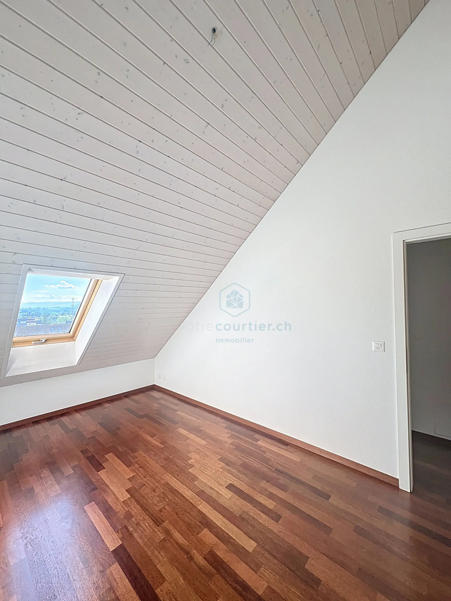 Grand duplex lumineux de 5.5 pièces au dernier étage - Photo 13 sur 13