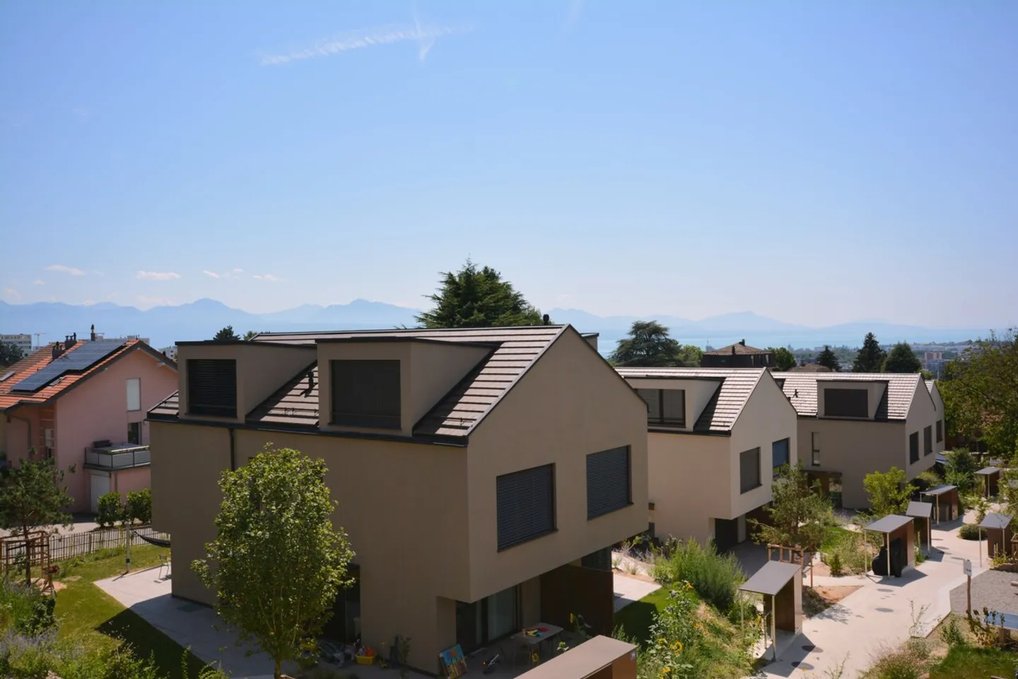 Dans un quartier prisé , villa neuve de standing disponible de suite - Photo 1 sur 13