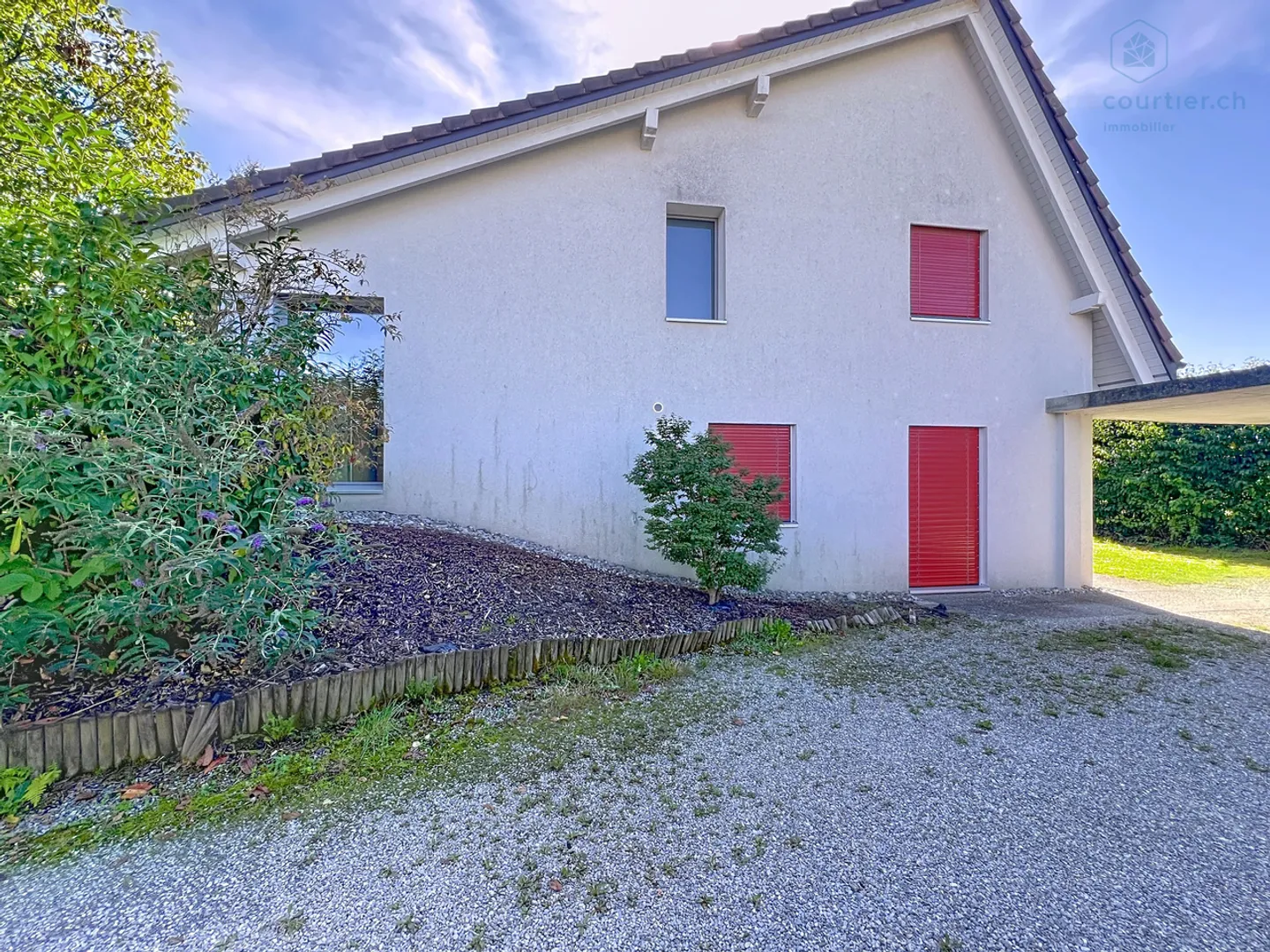 Einzelvilla auf bewaldetem Grundstück, ruhiges Viertel in einer Sackgasse - Foto 4 von 13