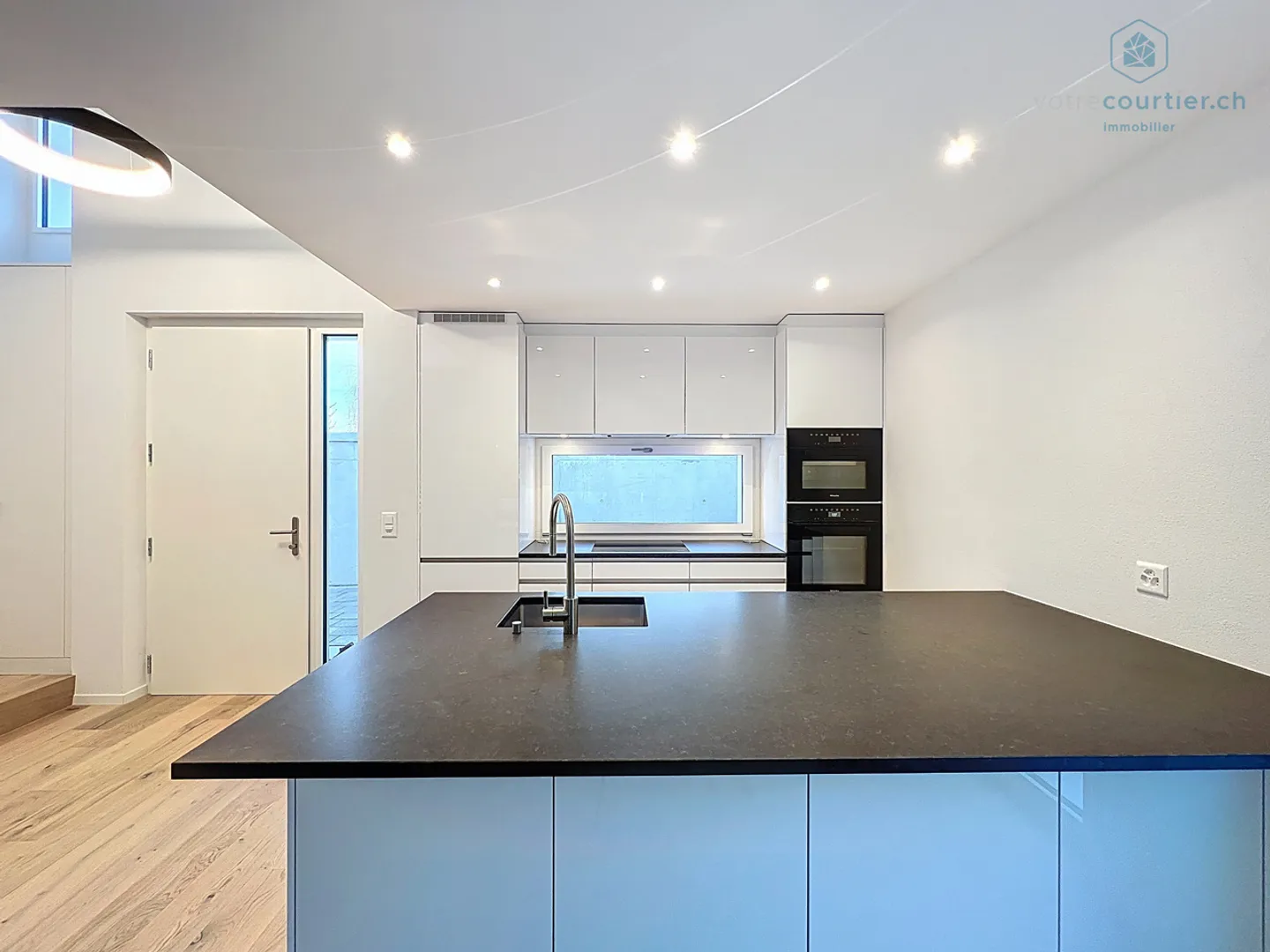 Nuova villa contemporanea in un quartiere tranquillo - Foto 5 di 11