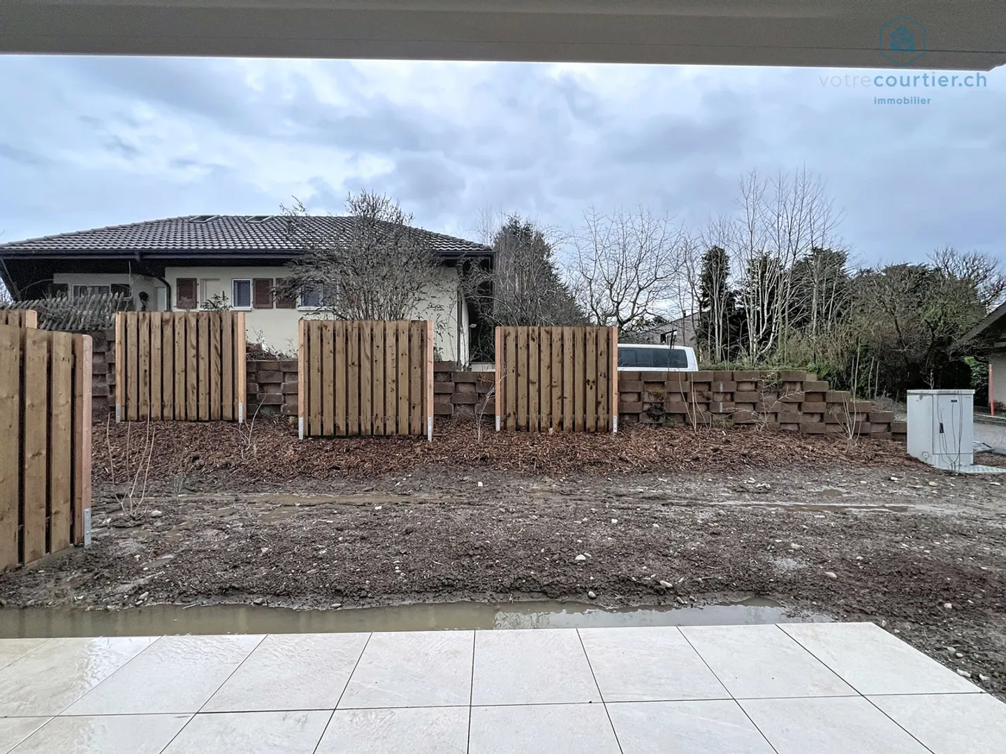 New villa with garden in a residential area - Photo 2 of 13