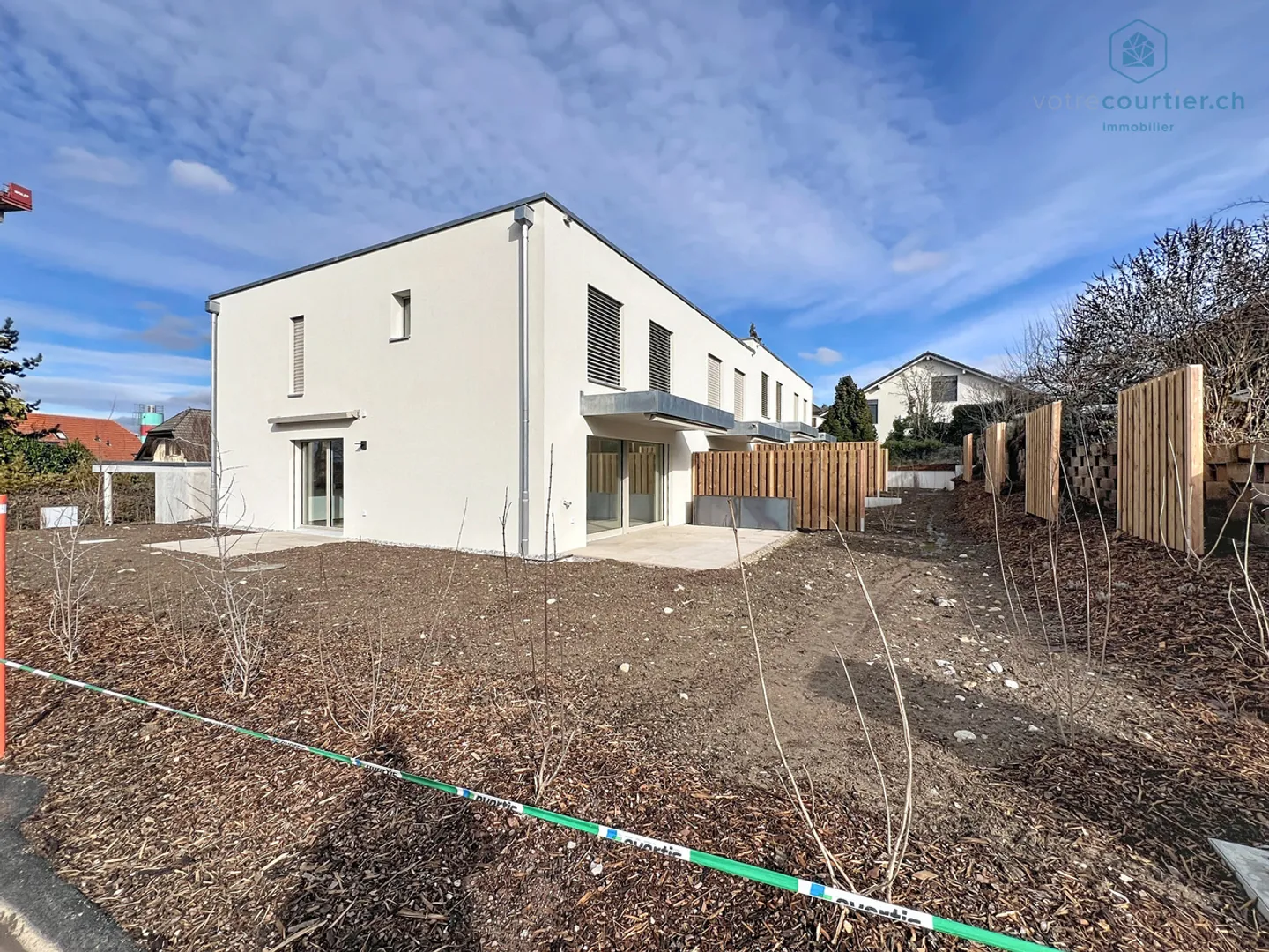 New villa with garden in a residential area - Photo 1 of 13