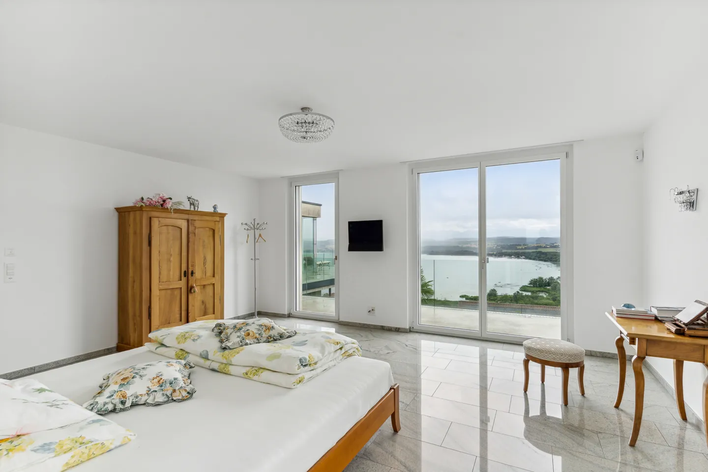 Eccezionale proprietà contemporanea con vista panoramica sul lago - Foto 4 di 12