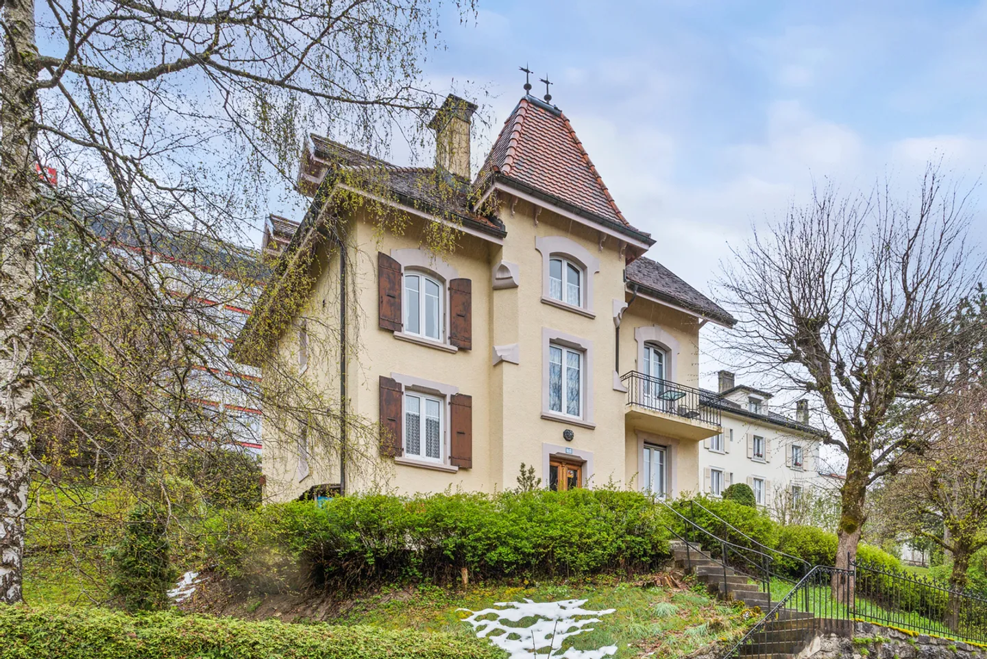 Meisterhaus mit 2 Wohnungen ideal gelegen in Le Locle - Foto 1 von 9