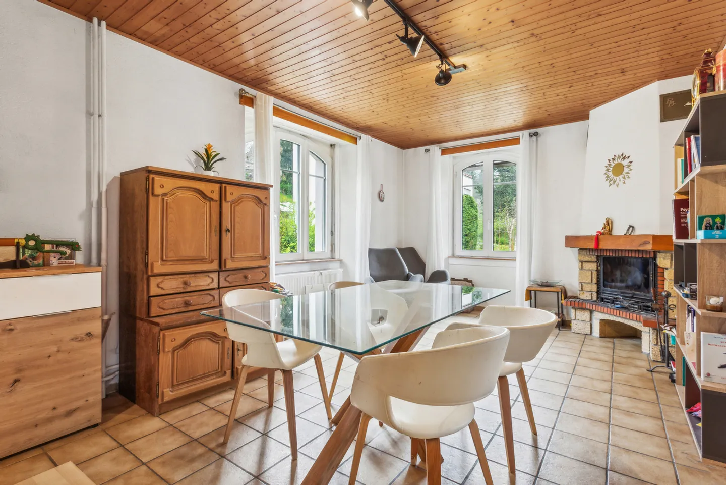 Meisterhaus mit 2 Wohnungen ideal gelegen in Le Locle - Foto 3 von 9