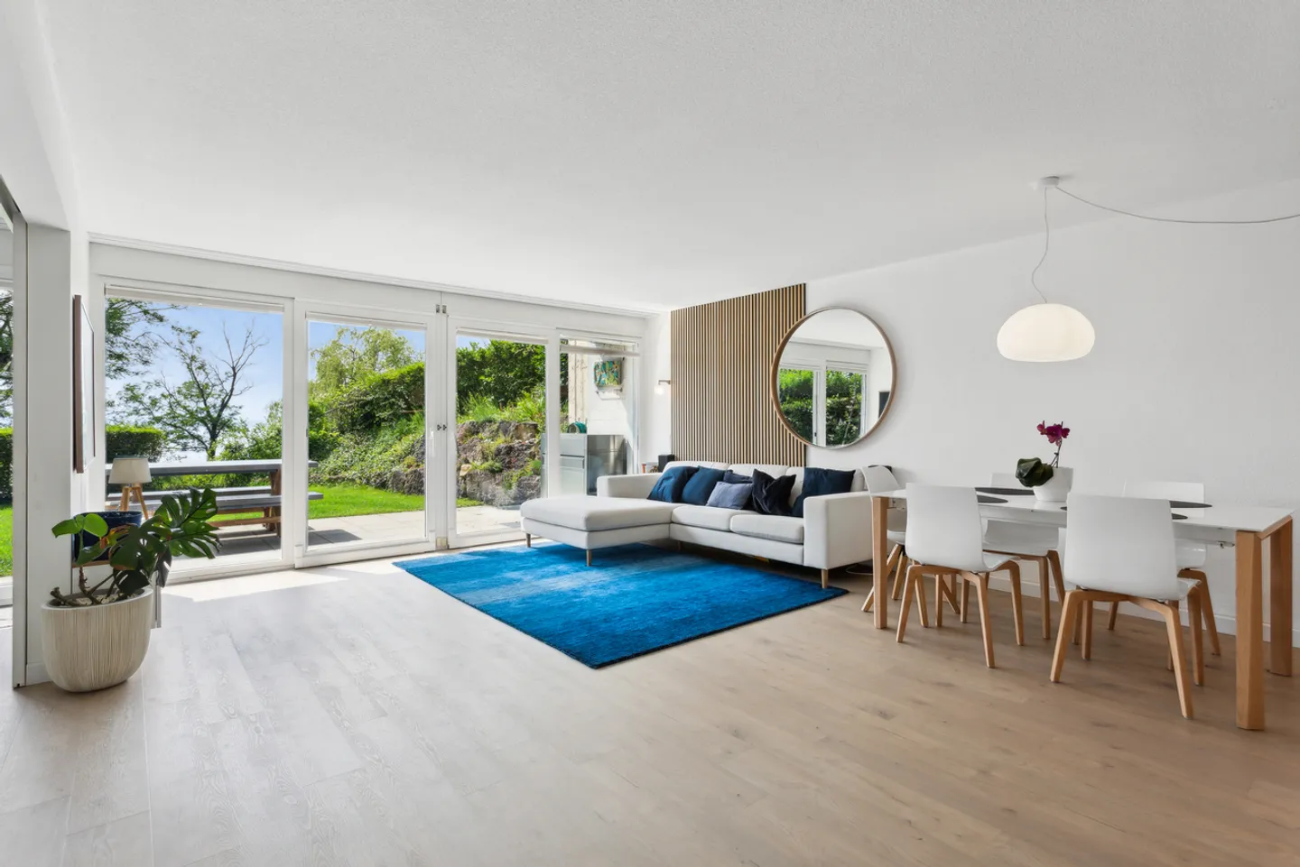 Exclusive duplex on garden level with direct access to the lake - Photo 1 of 10