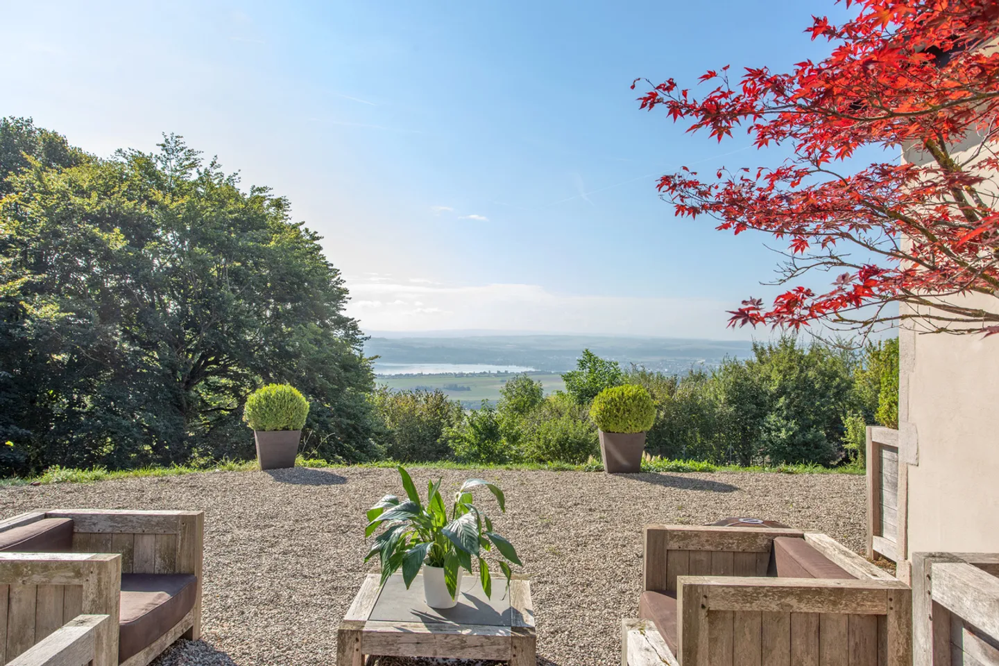 Exceptionnelle propriété rénovée avec vaste jardin et vue sur le lac - Photo 5 sur 13