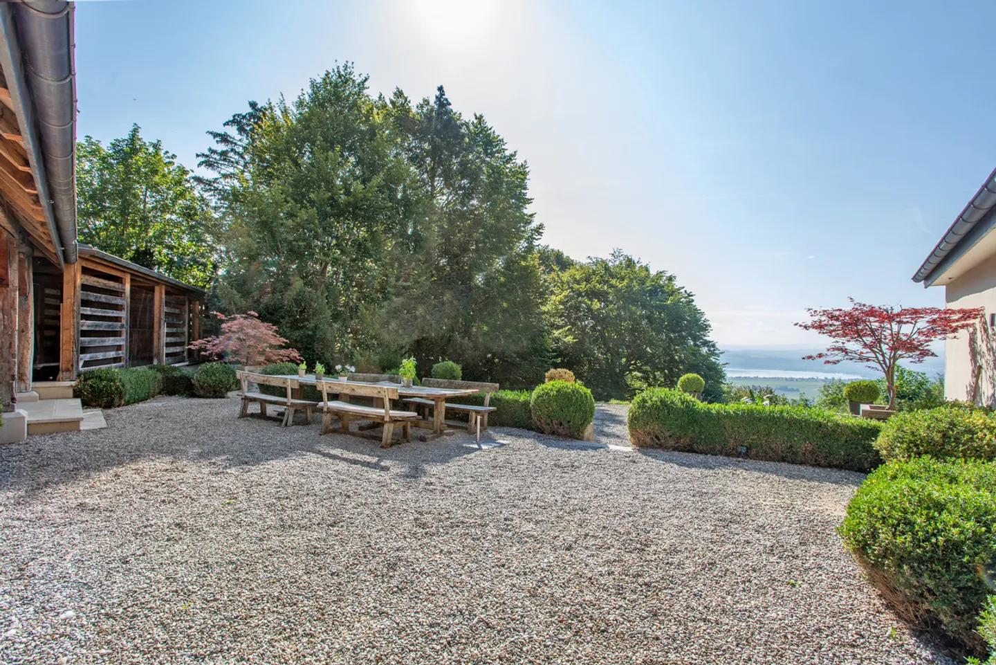 Exceptionnelle propriété rénovée avec vaste jardin et vue sur le lac - Photo 4 sur 13