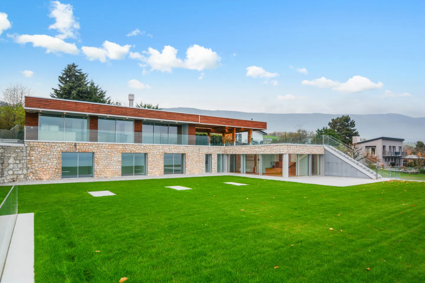 Maison de Luxe avec Vue sur le Lac - Photo 3 sur 13