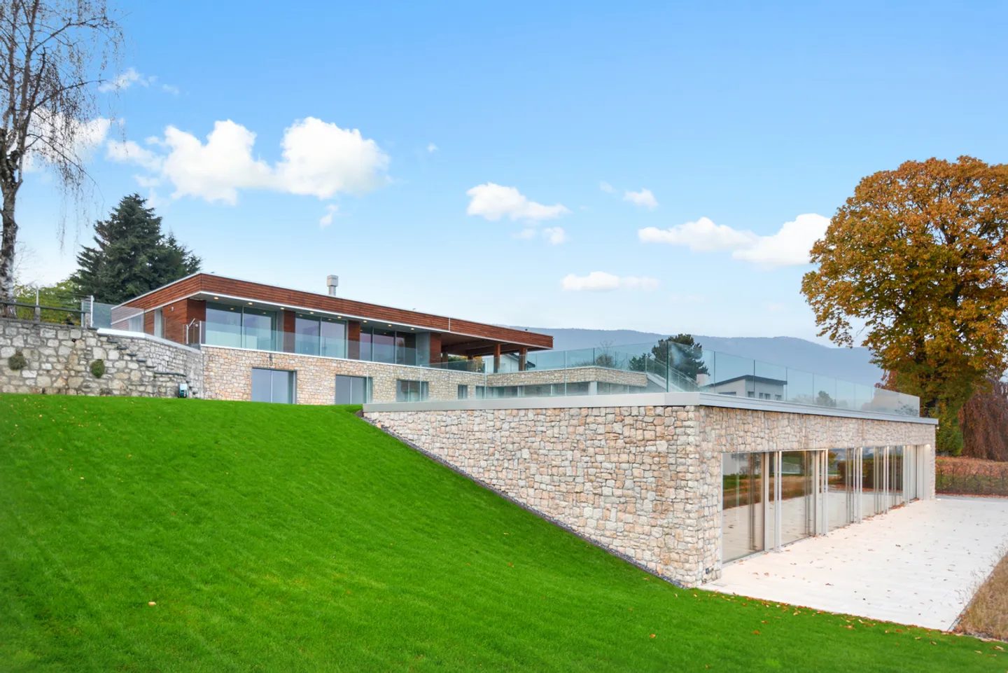 Maison de Luxe avec Vue sur le Lac - Photo 2 sur 13