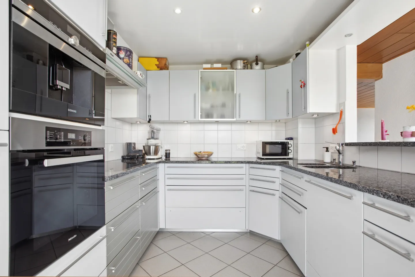 Investitore ideale - Appartamento con vista e due garage-box aggiuntivi - Foto 5 di 10