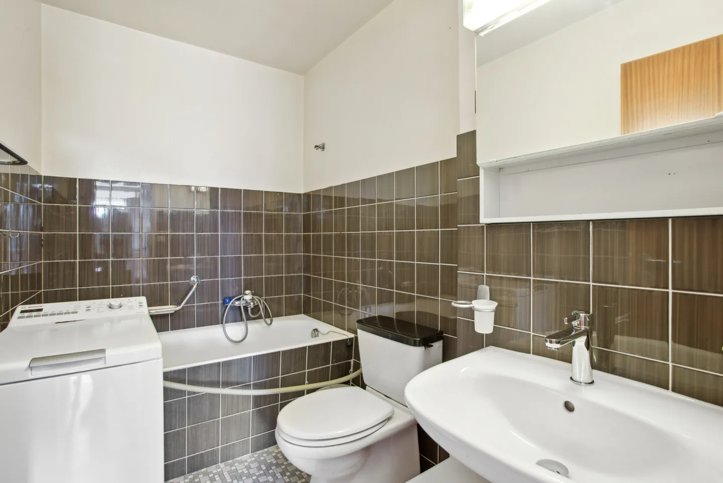 Investitore ideale - Appartamento con vista e due garage-box aggiuntivi - Foto 7 di 10