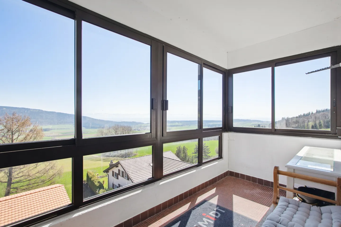 Investitore ideale - Appartamento con vista e due garage-box aggiuntivi - Foto 1 di 10