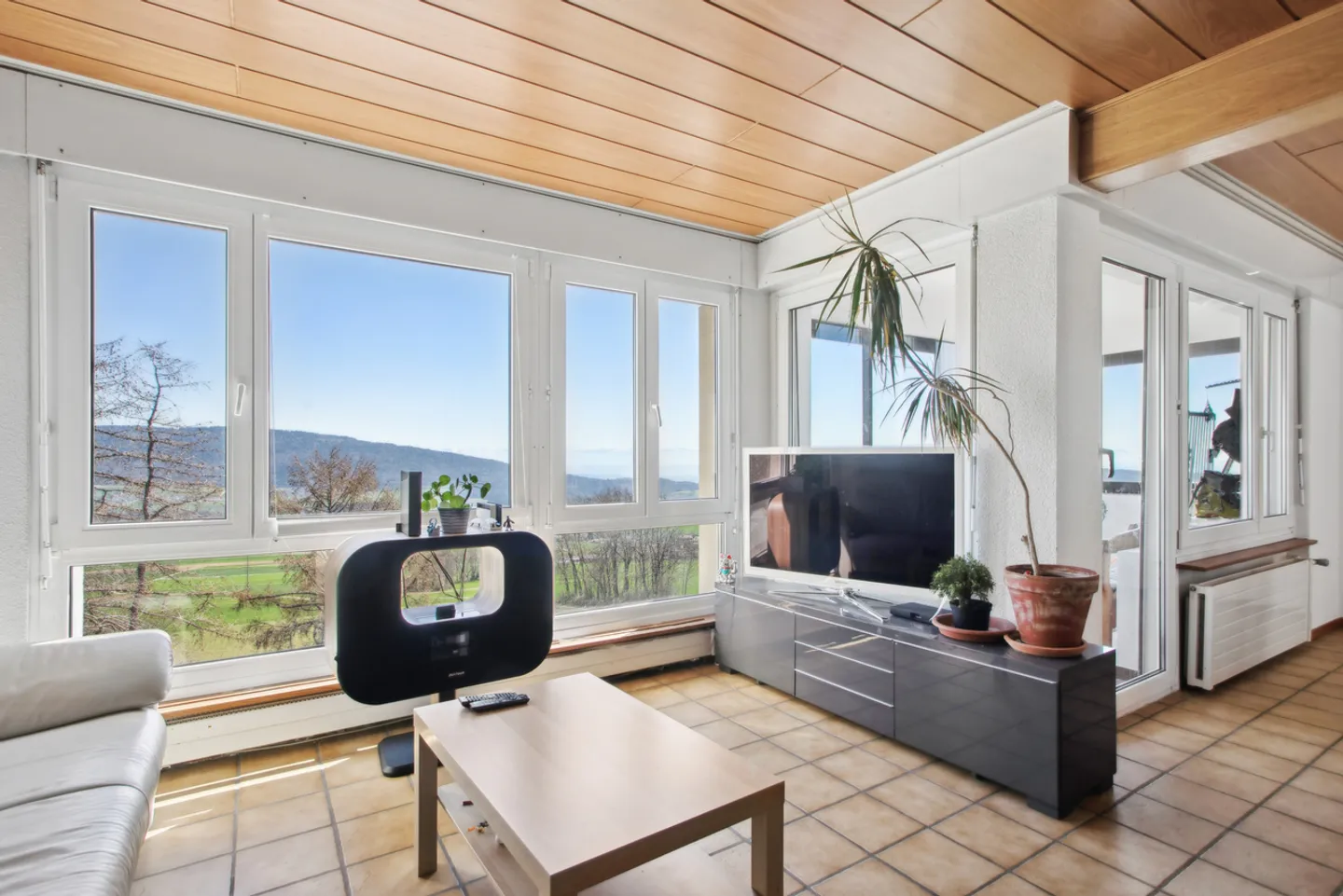 Investitore ideale - Appartamento con vista e due garage-box aggiuntivi - Foto 6 di 10