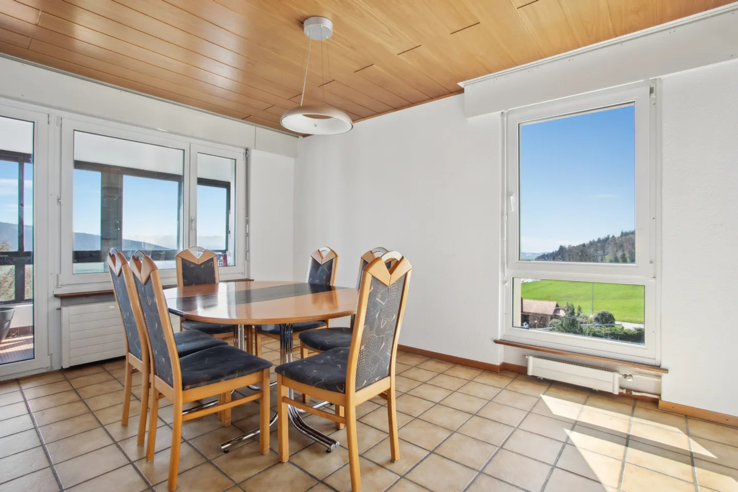 Investitore ideale - Appartamento con vista e due garage-box aggiuntivi - Foto 3 di 10