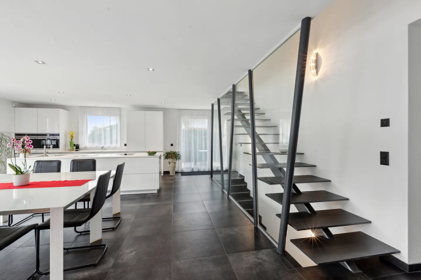 Schöne zeitgenössische Villa mit Pool und Jacuzzi! - Foto 5 von 13