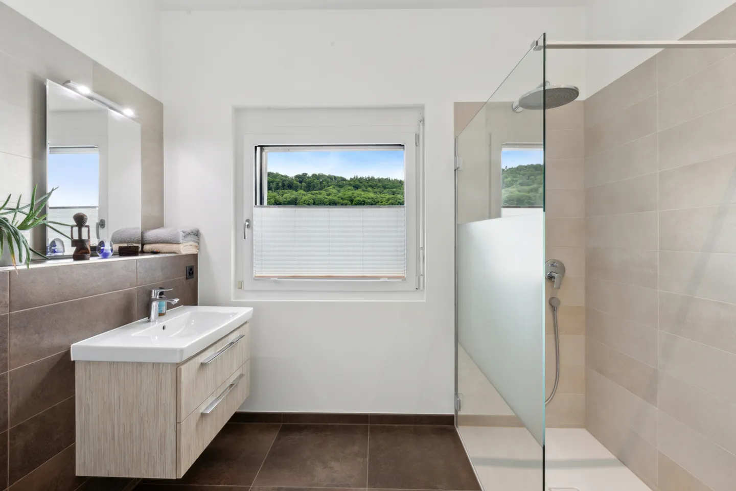 Schöne zeitgenössische Villa mit Pool und Jacuzzi! - Foto 11 von 13
