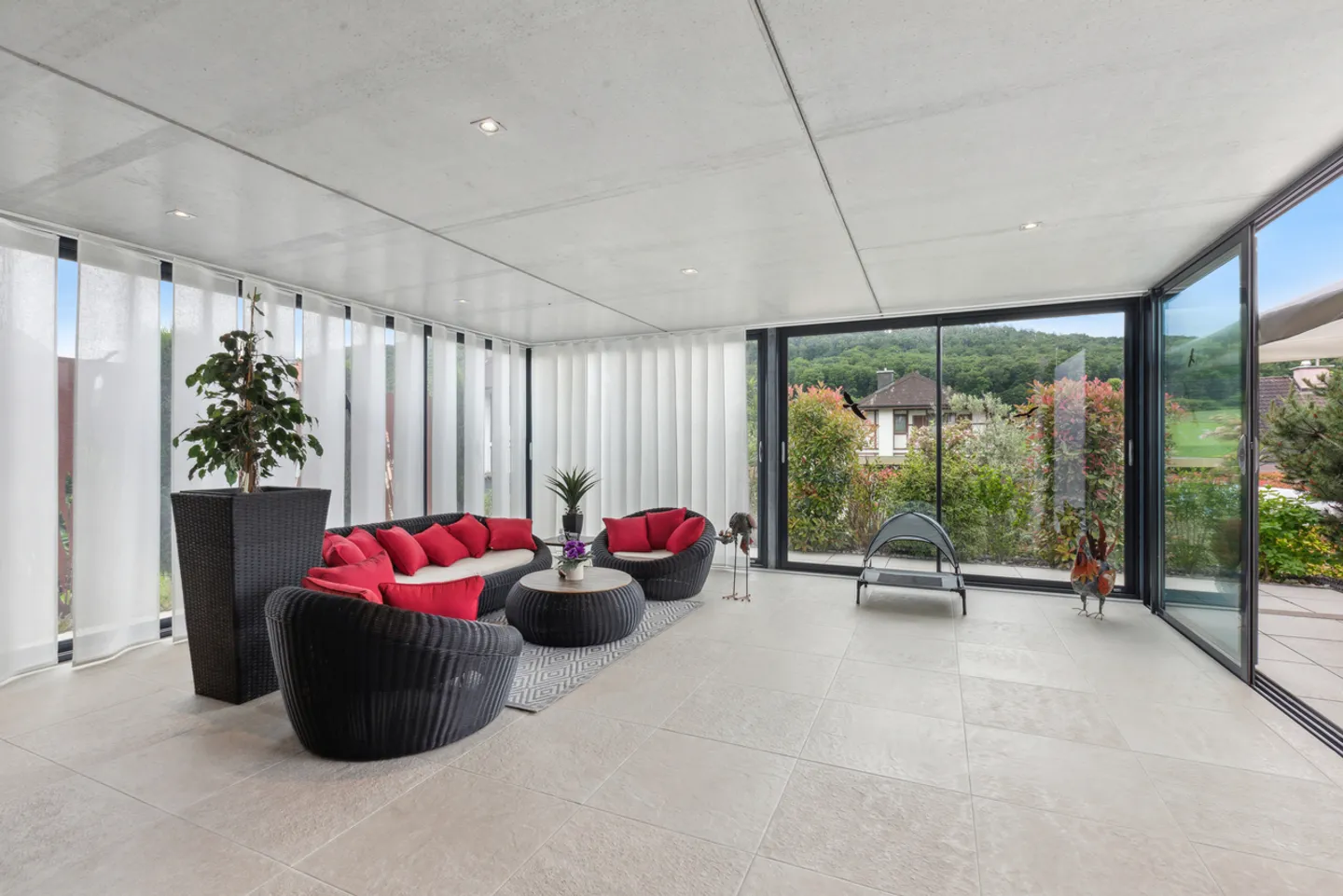 Schöne zeitgenössische Villa mit Pool und Jacuzzi! - Foto 4 von 13