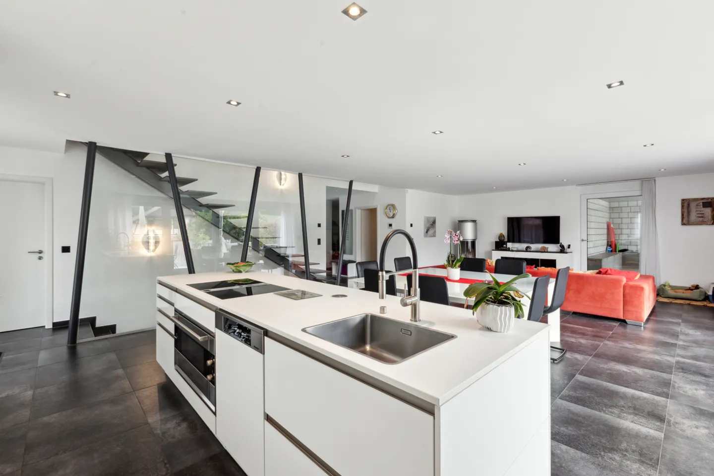 Schöne zeitgenössische Villa mit Pool und Jacuzzi! - Foto 6 von 13