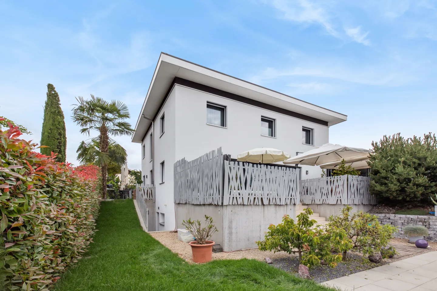 Schöne zeitgenössische Villa mit Pool und Jacuzzi! - Foto 1 von 13