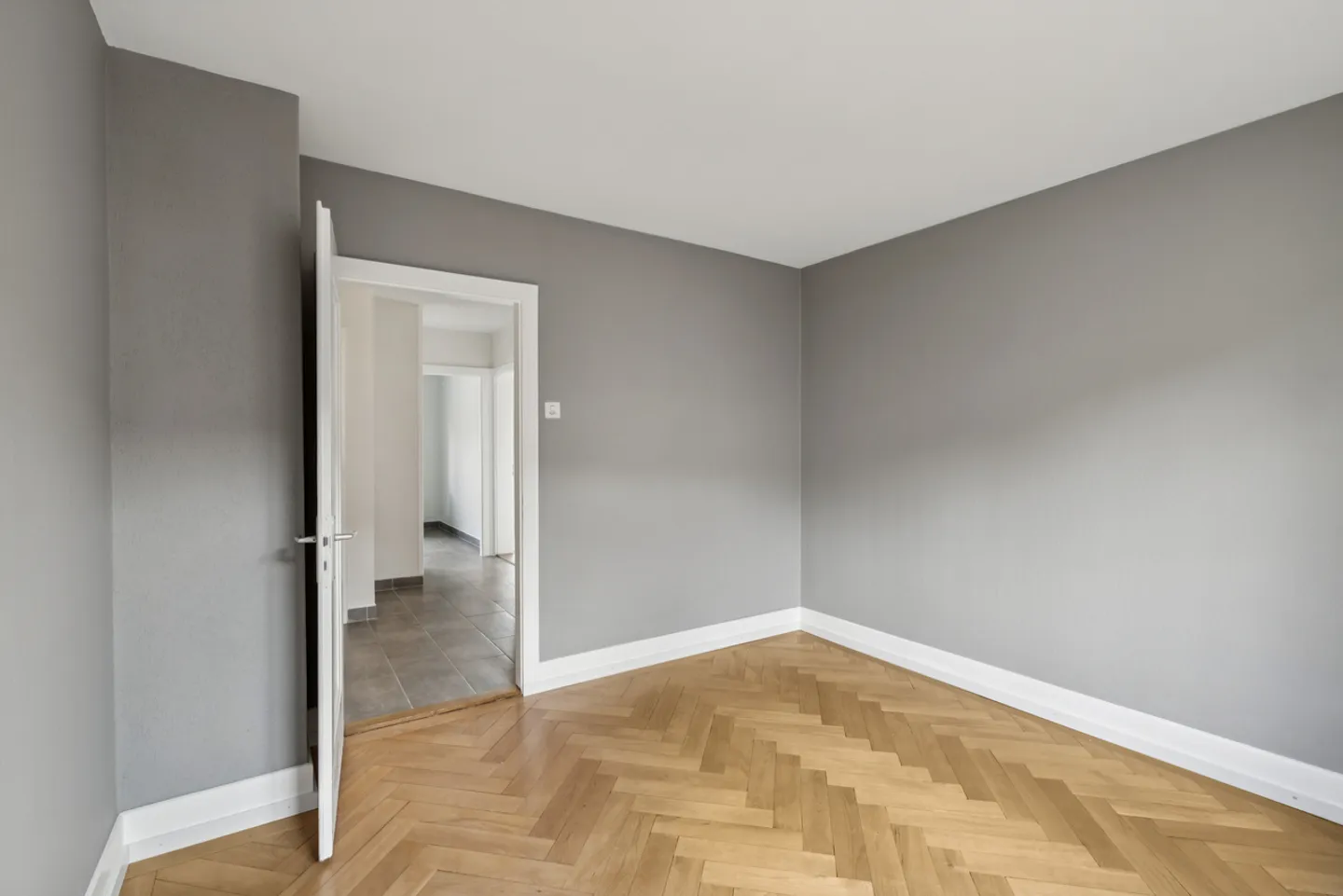 Bright 3.5 room renovated in the heart of the village - Photo 6 of 8
