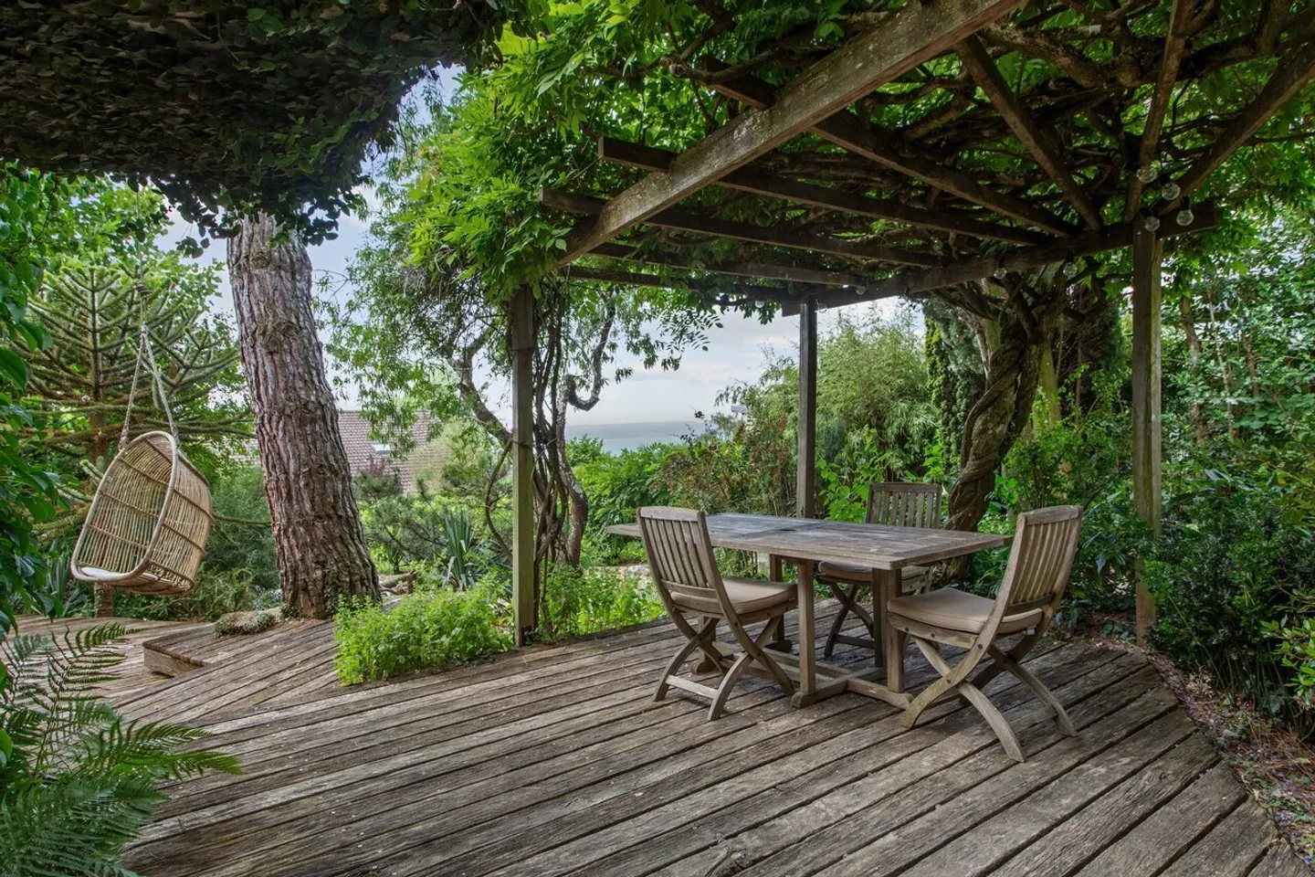 Luogo sfuggente, giardino libero, qui la natura riprende i suoi diritti - Foto 3 di 13
