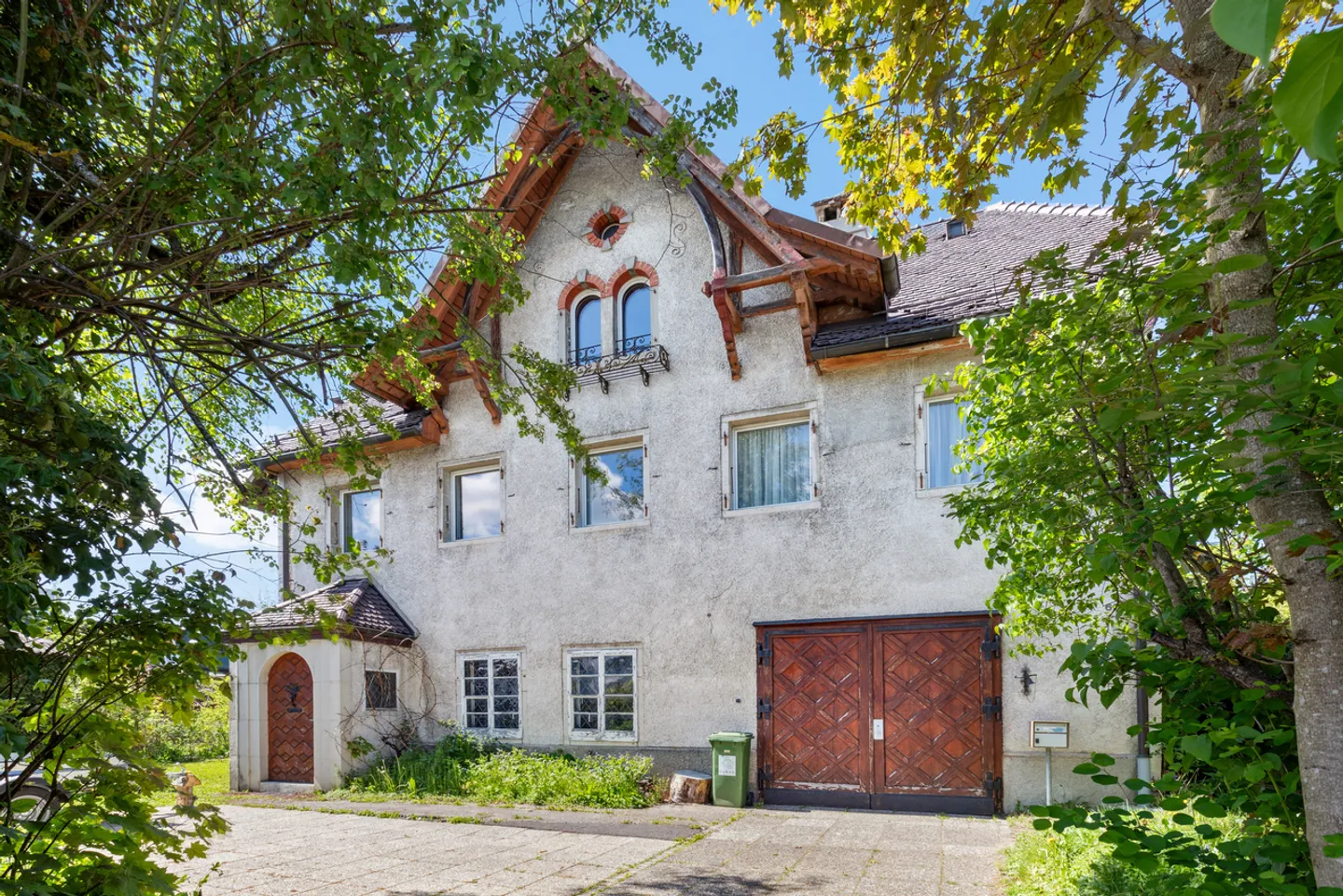 Detached house with garden featuring beautiful volumes. - Photo 1 of 7