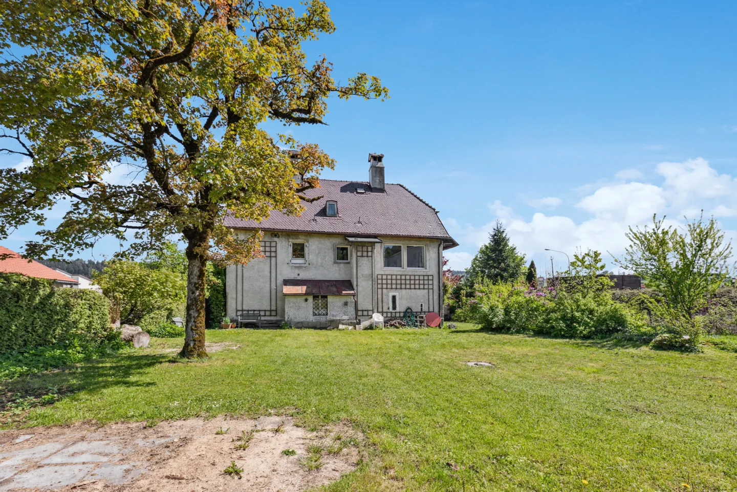 Detached house with garden featuring beautiful volumes. - Photo 7 of 7