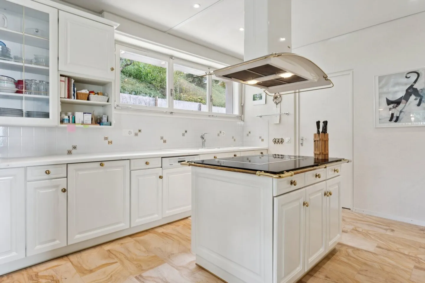 A surprising interior for an exceptional life - Photo 7 of 13