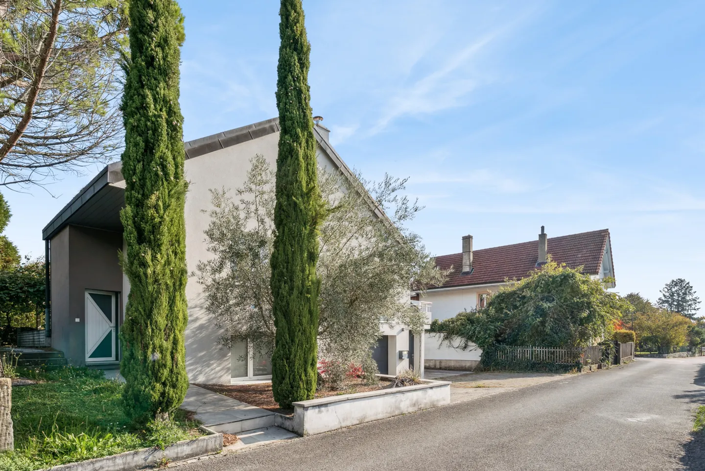 Villa individuelle rénovée offrant un beau jardin avec jacuzzi ! - Photo 3 sur 13