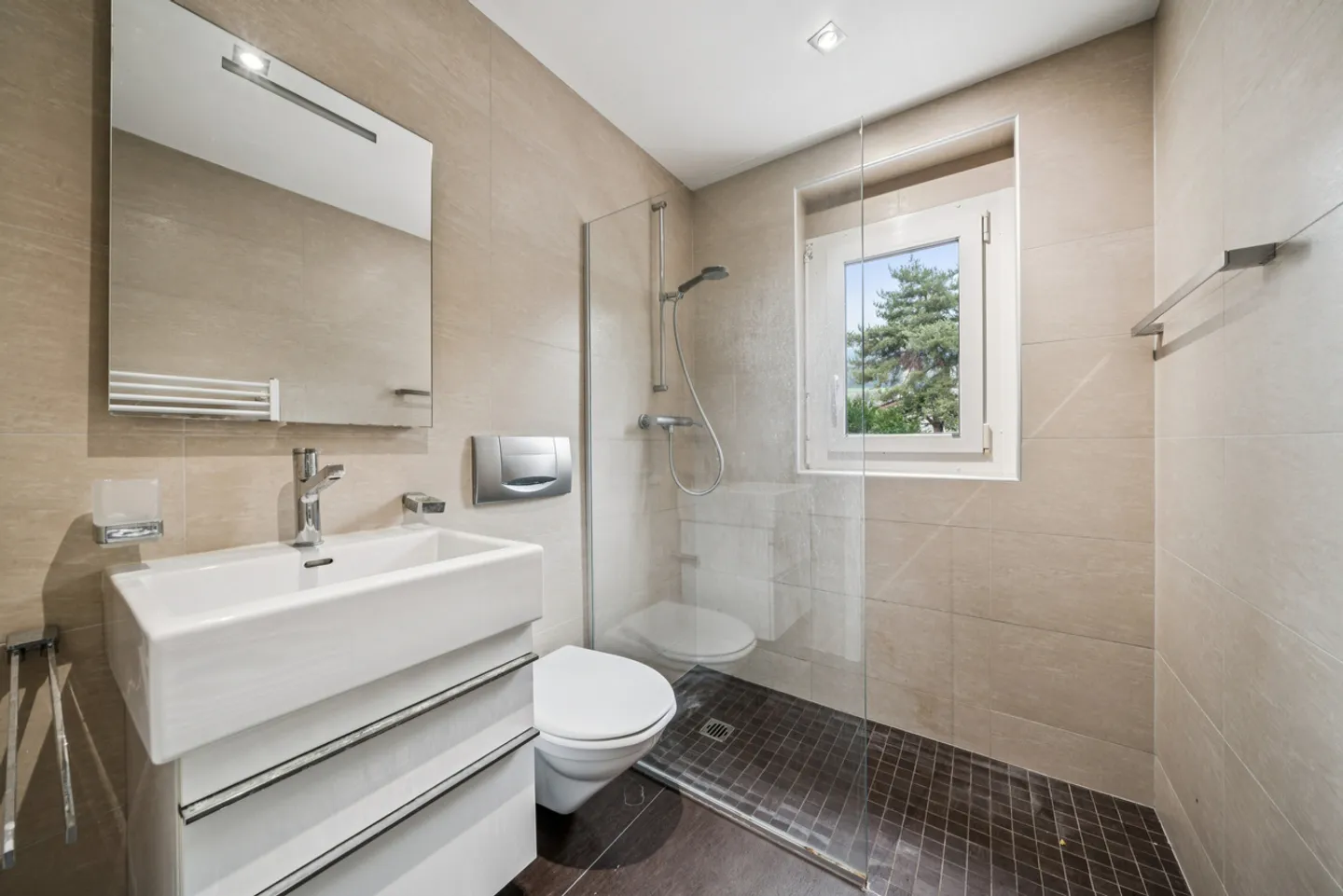 Villa individuelle rénovée offrant un beau jardin avec jacuzzi ! - Photo 10 sur 13