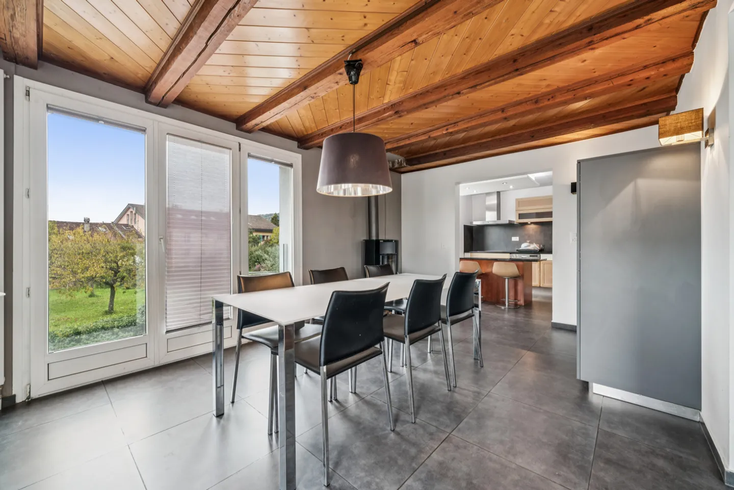 Villa individuelle rénovée offrant un beau jardin avec jacuzzi ! - Photo 8 sur 13