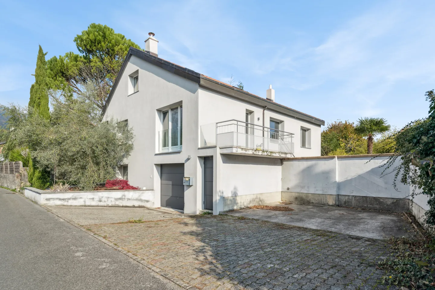 Villa individuelle rénovée offrant un beau jardin avec jacuzzi ! - Photo 1 sur 13