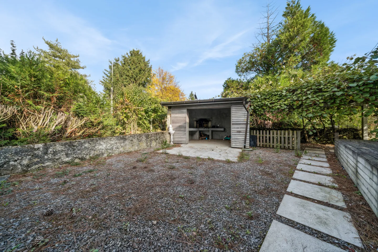 Villa individuelle rénovée offrant un beau jardin avec jacuzzi ! - Photo 4 sur 13