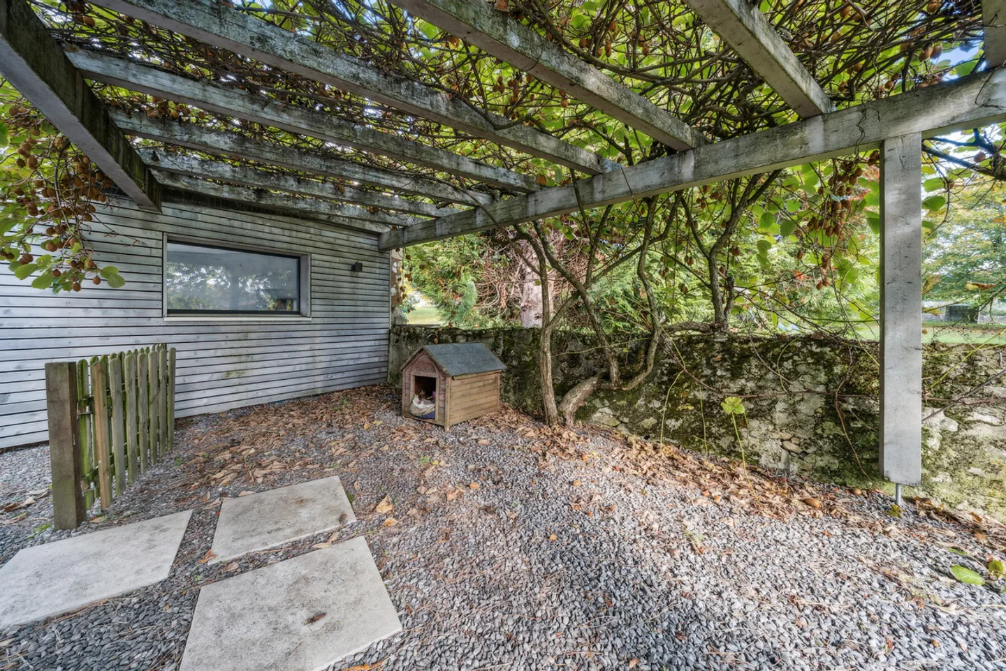 Villa individuelle rénovée offrant un beau jardin avec jacuzzi ! - Photo 2 sur 13