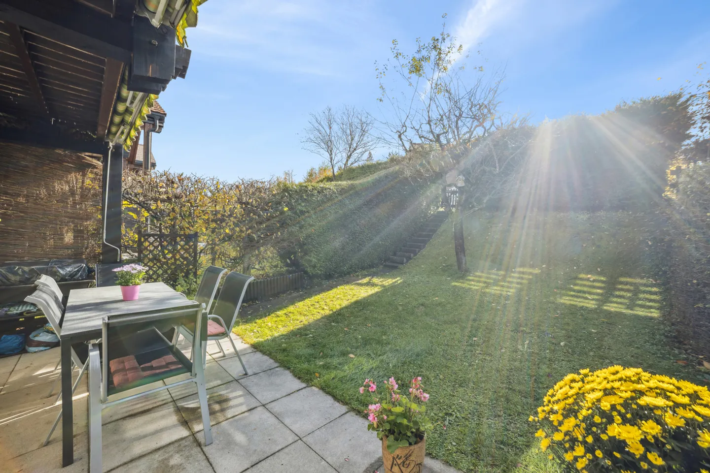 Charming family home with garden and 2 garage boxes! - Photo 2 of 12