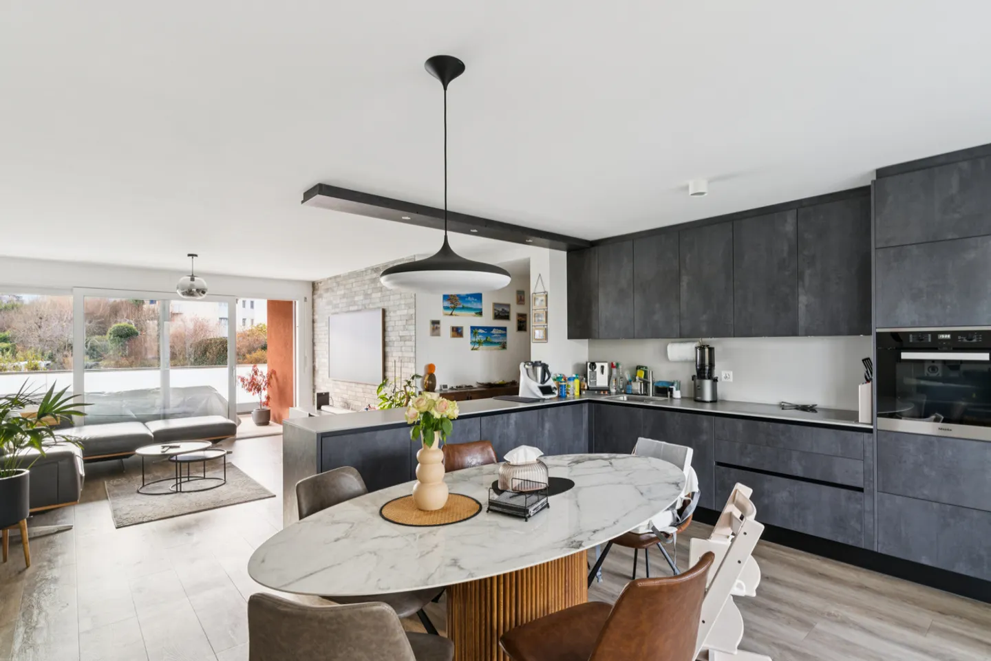 Stunning modern 4.5-room apartment with terrace and veranda! - Photo 1 of 11