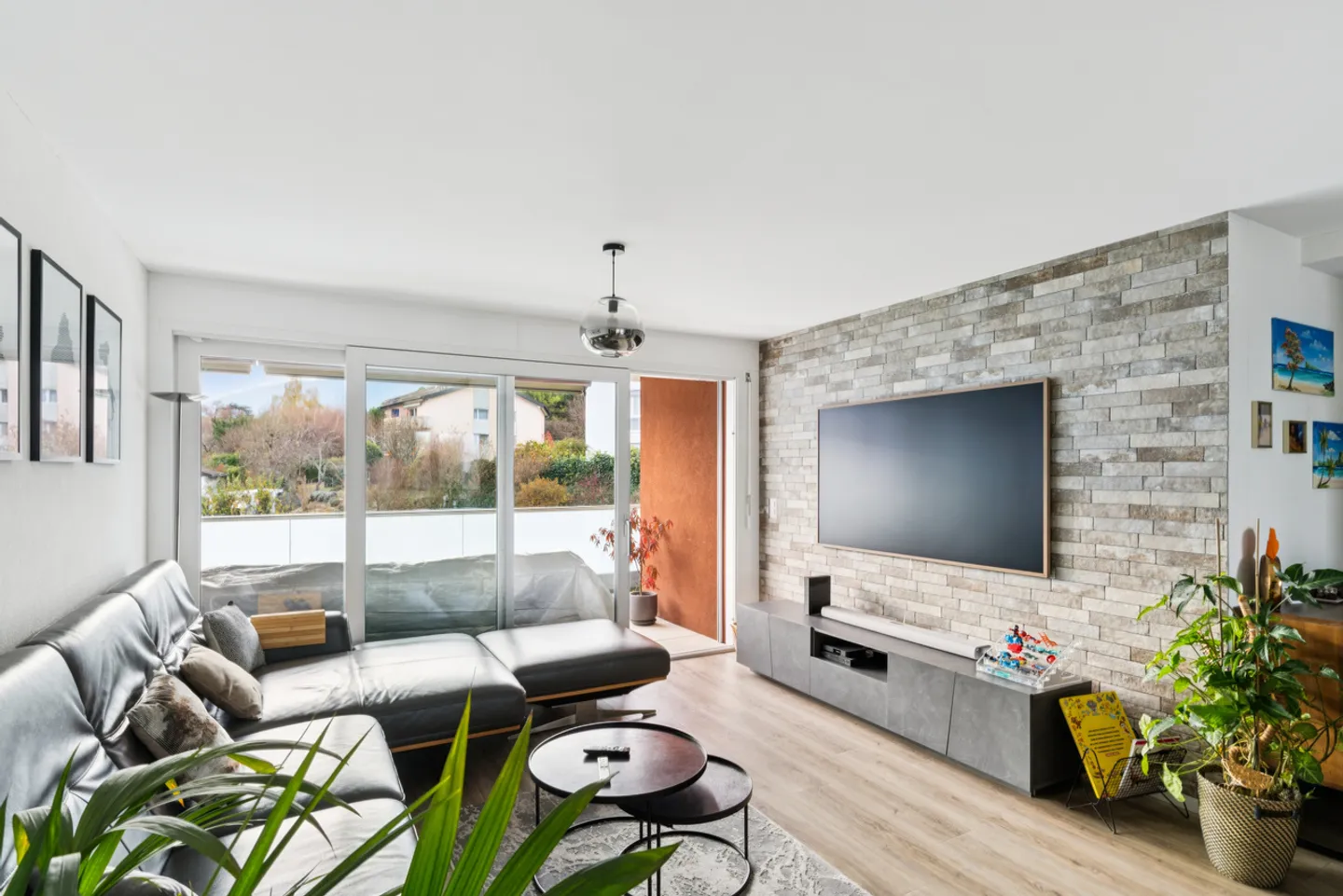 Stunning modern 4.5-room apartment with terrace and veranda! - Photo 2 of 11