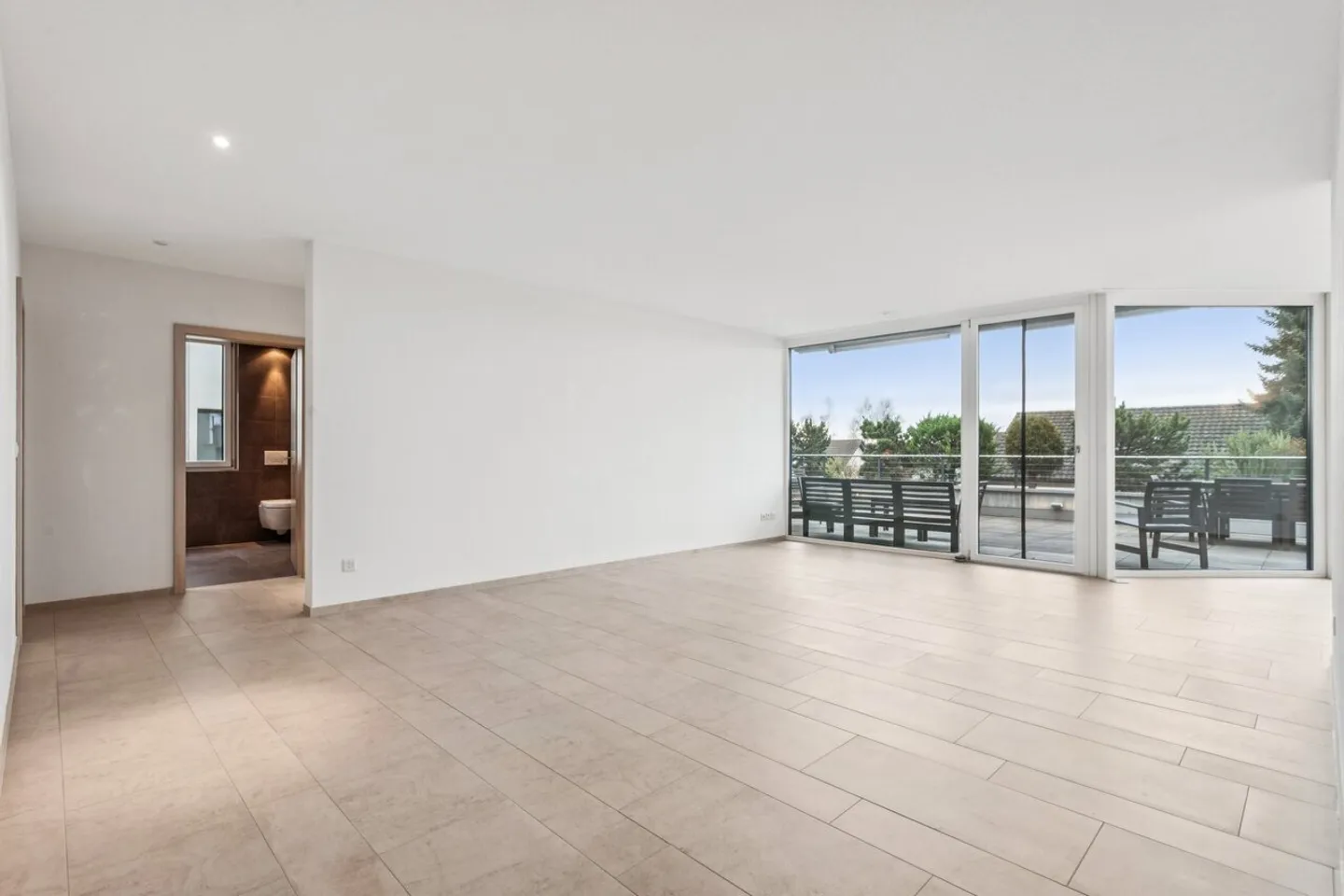 Appartement-terrasse élégant à Gampelen - Photo 10 sur 13