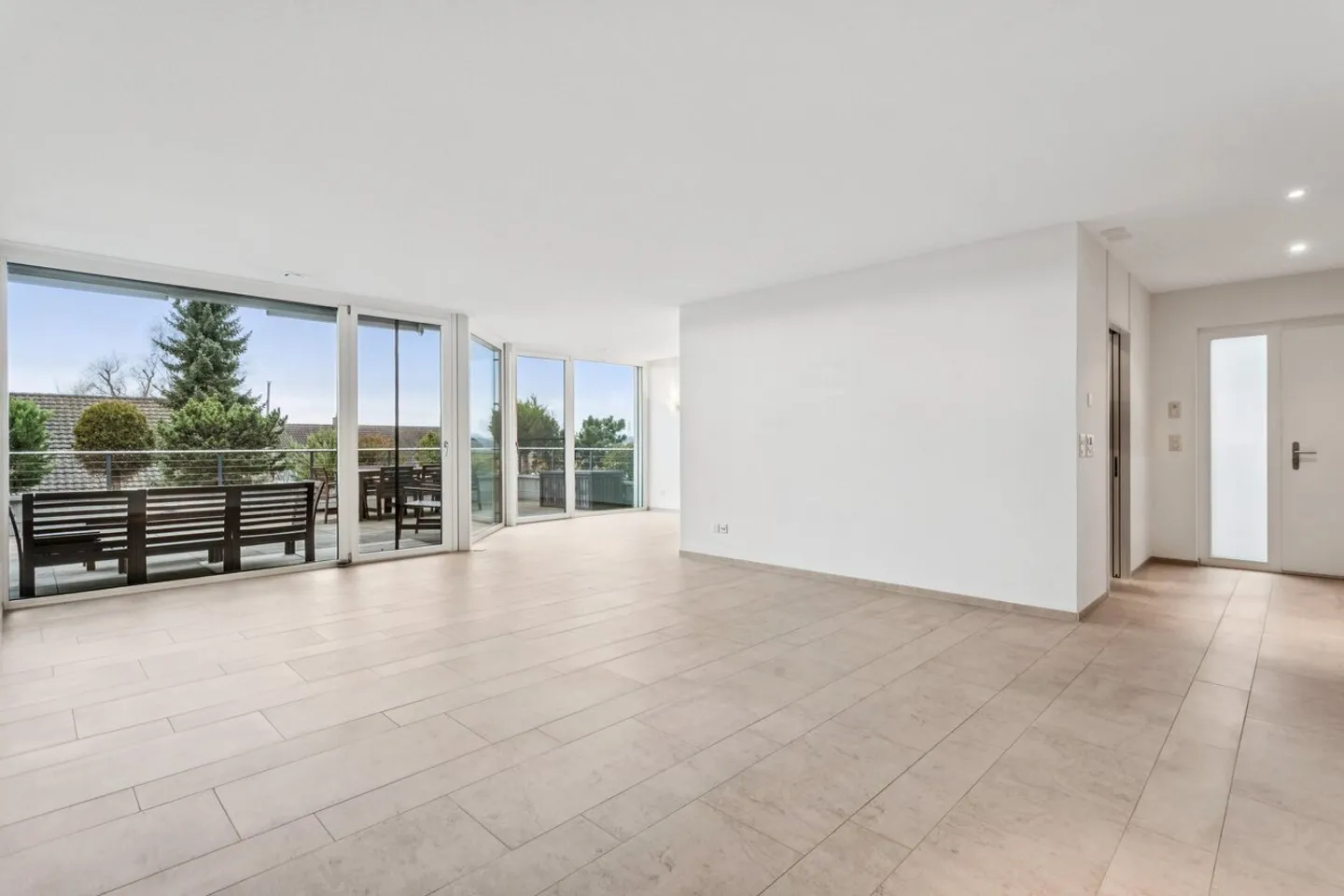 Appartement-terrasse élégant à Gampelen - Photo 1 sur 13