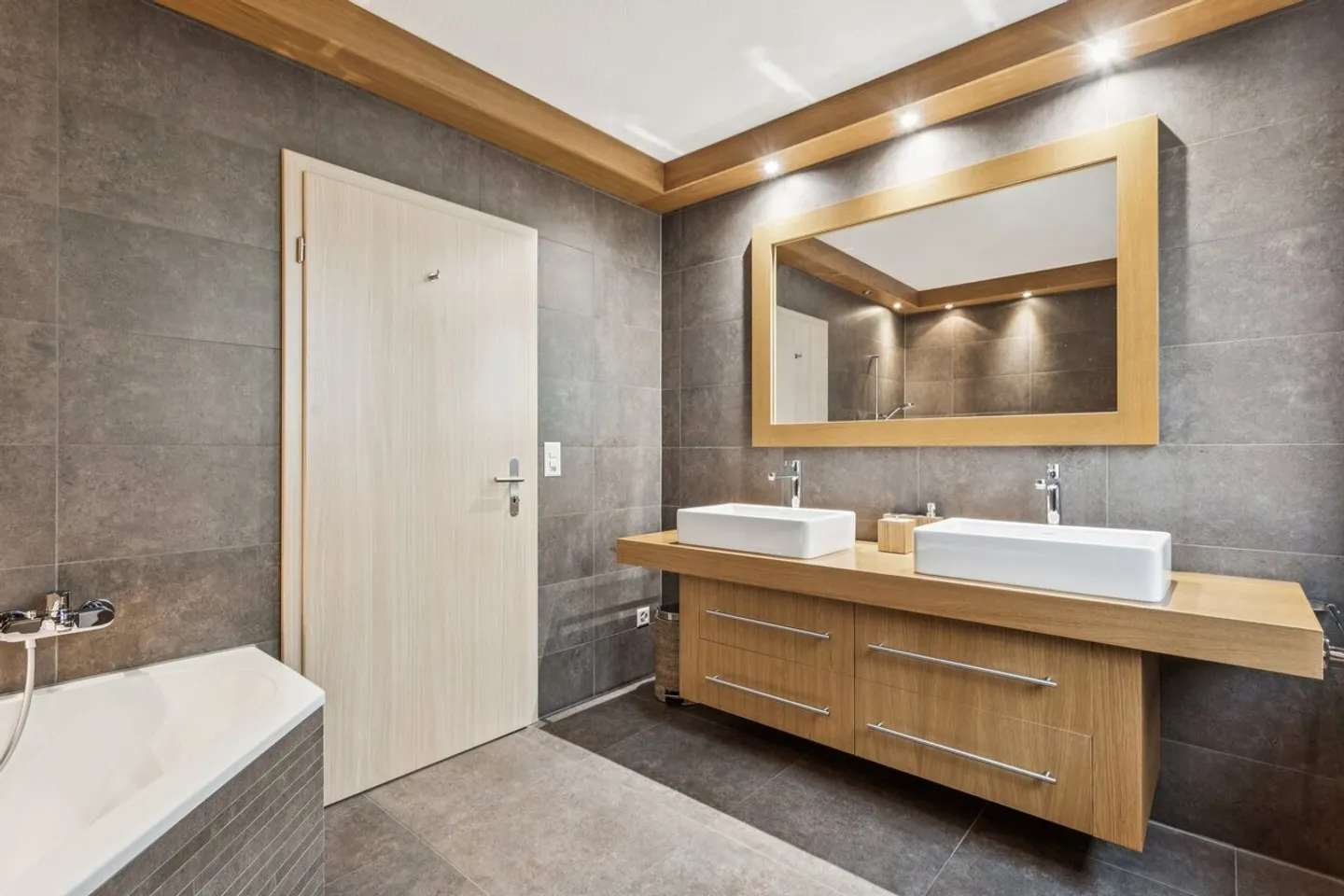 Appartement-terrasse élégant à Gampelen - Photo 7 sur 13